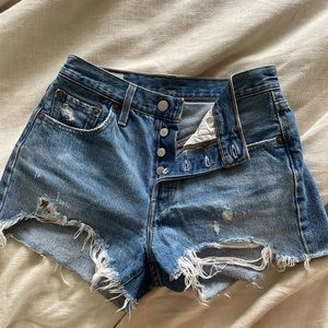 High waisted Levi Shorts! Size 25!
